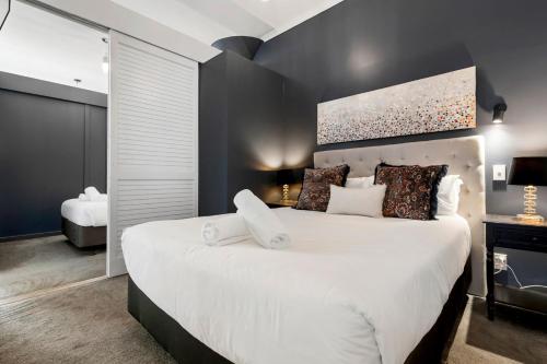 Sleek Waterfront Escape on Princess Wharf Artful 2BR Apartment, Auckland (foto 10)