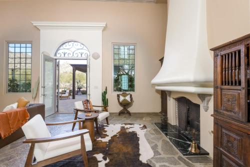 4BR Estate with Casita, Pickleball Court and Pool in Carefree