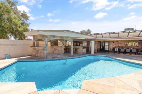 Spacious 5BR with Pool and Fire Pit - Sleeps 14 – khách sạn tại Bắc Phoenix