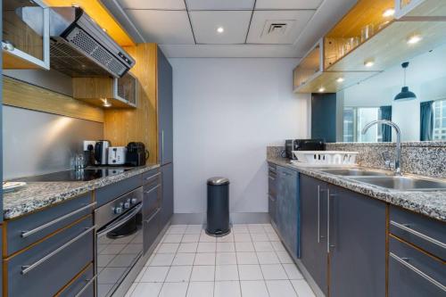 Spacious 2 Bedroom plus Office Prime Dubai Marina, Dubai (foto 10)