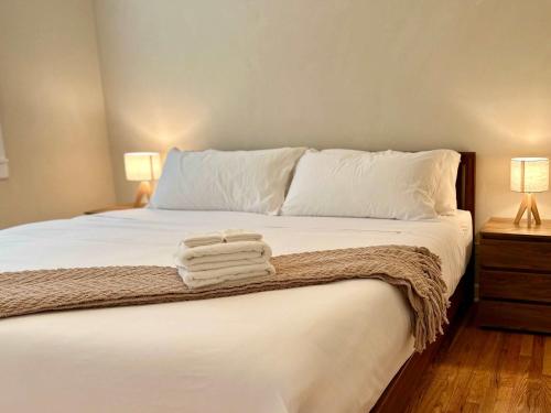 1 GB Wi-Fi 1 Reserved Parking Space Sleeps 4 - image 3