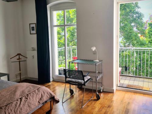 1A-LAGE, Blick - 2 großzügige Zimmer mit Balkon & Bad auf eigener Etage -- SUPER CENTRAL, view - 2 big rooms with balcony & bathroom, Berlin (zdjęcie 4)