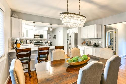 2 Mi to Dtwn Brighton: Updated Home w/ Fenced Yard in 布萊頓
