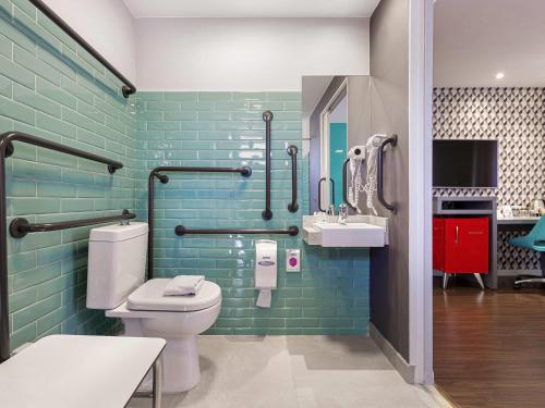 room detail thumbnail 2