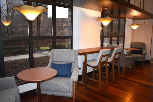 Chicago Marriott Suites O'Hare - image 11