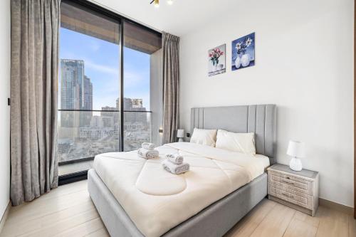 BLVD - Luxe Stay with Pool Close to Burj Khalifa