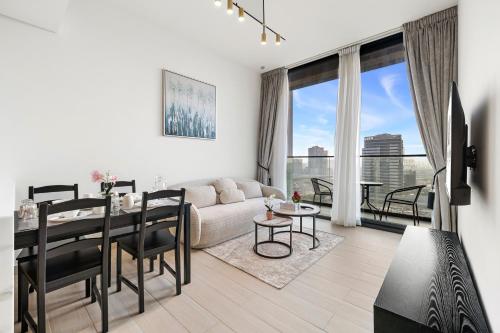 BLVD - Luxe Stay with Pool Close to Burj Khalifa, Dubai (photo 2)
