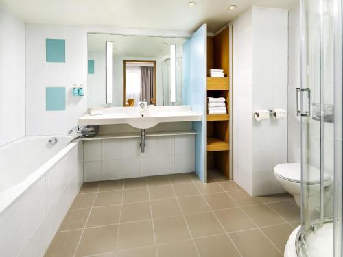room detail thumbnail 2