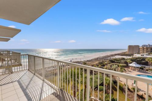 Beachfront Luxury 2Bd 2Ba Condo with Balcony! Sleeps 6!, Destin