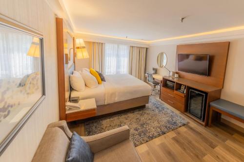 Best Western Westfield Inn - image 2