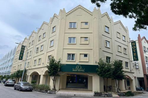 Fast Hotel Melaka Near Menara Taming Sari - 2 Mins Only
