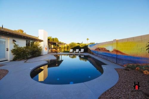 Prime Location Private Pool Hot Tub BBQ Area Office!