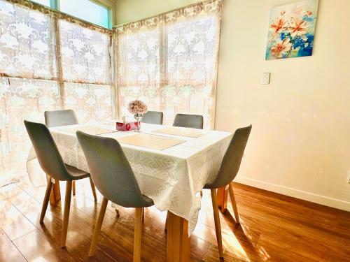 Beautiful villa by the sea in Mount Roskill