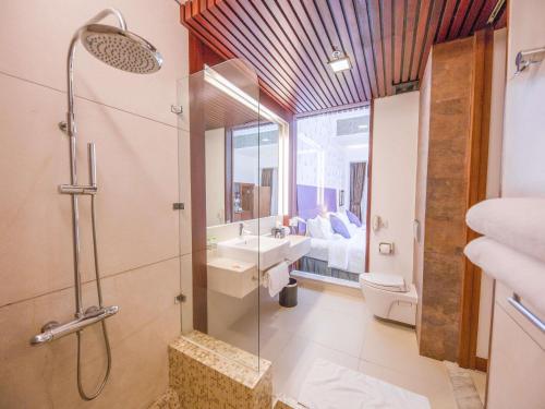 room detail thumbnail 2