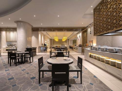 Novotel Kuala Lumpur City Centre, Куала-Лумпур (фото 9)