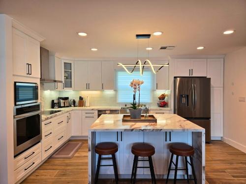Modern Luxury Huntington Beach Retreat in Newland