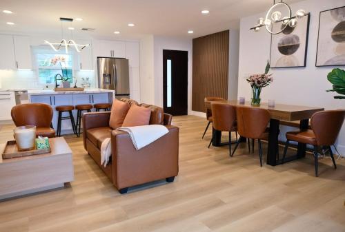 Modern Luxury Huntington Beach Retreat in Newland