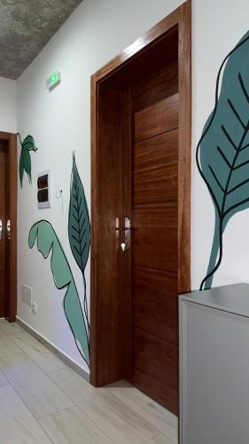 The Pink Banana in Paul