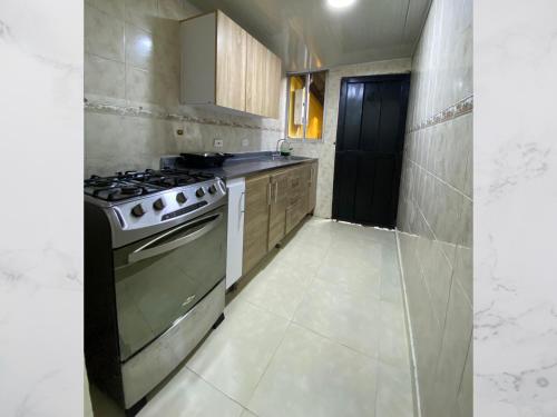 Casa amoblada 15 personas 6 habitaciones 4 banos - Frente al terminal y cable aereo, Cerca de Expofe in Universitaria