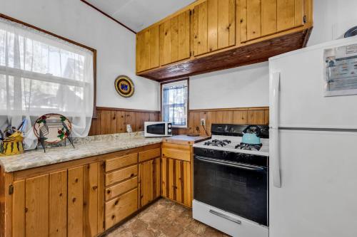 Green Cabin in Big Bear Lake - image 14
