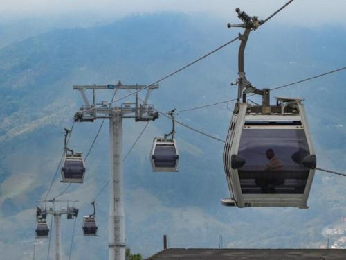 Casa amoblada 15 personas 6 habitaciones 4 banos - Frente al terminal y cable aereo, Cerca de Expofe in Universitaria