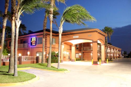 Texas Inn & Suites McAllen at La Plaza Mall and Airport