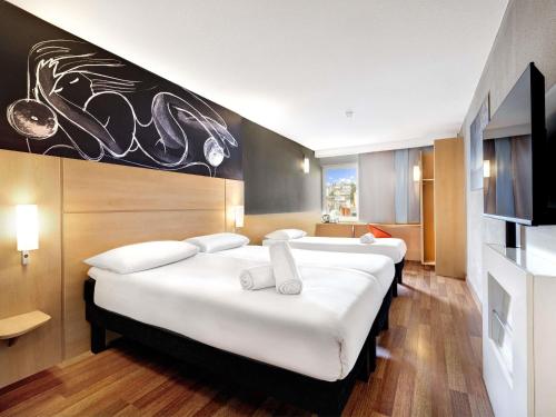 3 twin beds