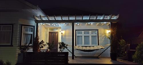 Beautiful Villa with Parking 5 Mins to One NZ Stadium