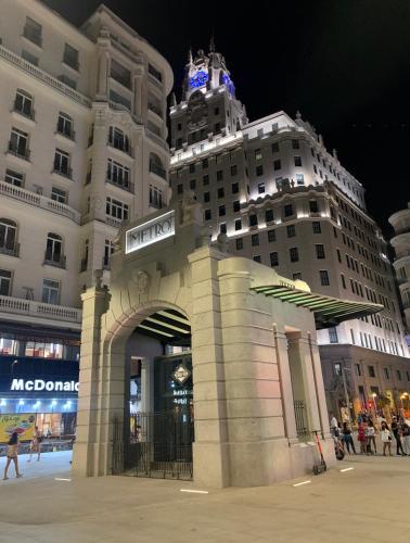 Entire Big House in Gran via & Groups, Friends, Families