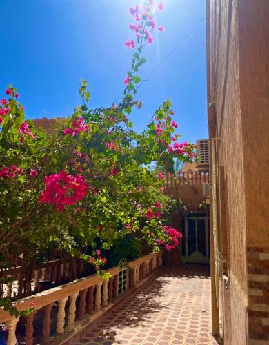 Sunny City Villa with a Garden in แอรฟูด