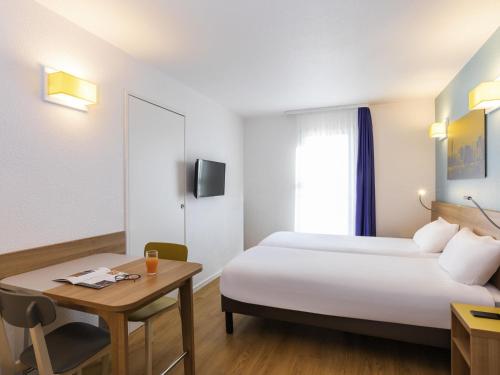 2 twin beds