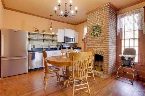 Walk to Downtown Historic Home in Edentons Heart in อีเดนตัน (NC)