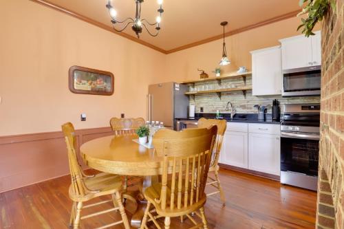 Walk to Downtown Historic Home in Edentons Heart in อีเดนตัน (NC)