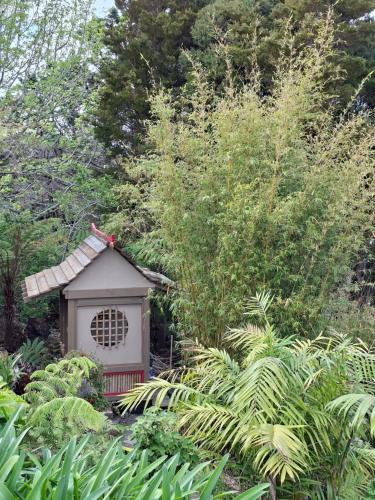 The Tawnys Gatehouse in Russell