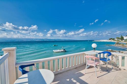 Apartment Aria with private heated pool in Duce