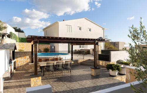 Lovely Home In Makarska – khách sạn tại Veliko Brdo