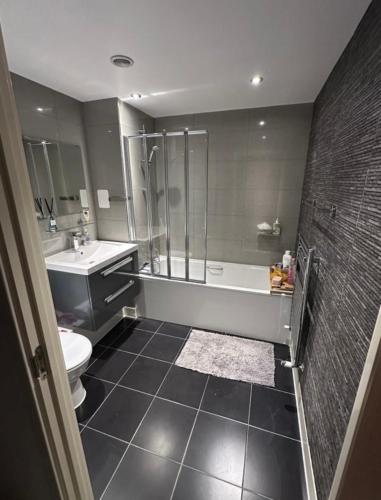 Room in Stylish City Apartment in Edgware