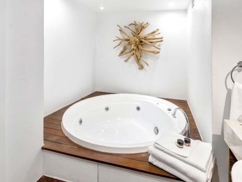 The Reef House Adults Retreat - Enjoy 28 Complimentary Inclusions