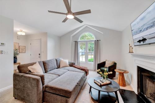 WestBorough Hideaway Fenced Yard 3B Central – khách sạn tại Rừng Brookhaven / Crabtree