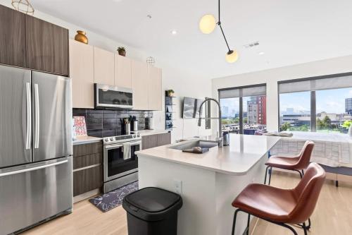 Skyline View Serene Oasis in Blandtown