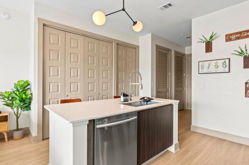 Skyline View Serene Oasis in Blandtown