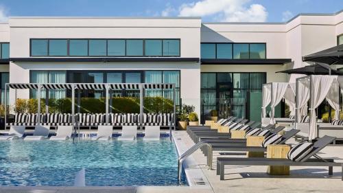 Skyline View Serene Oasis in Blandtown