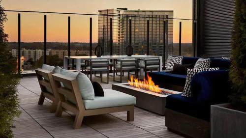 Midtown Luxury with Skyline Views in Blandtown