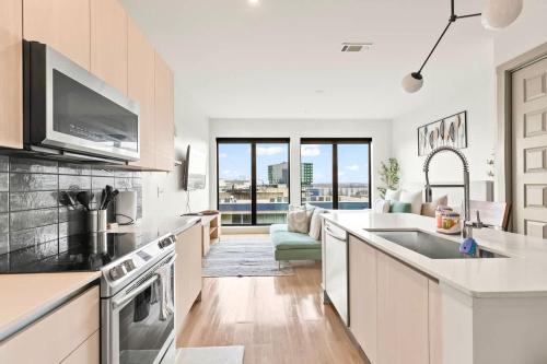 Midtown Luxury with Skyline Views in Blandtown