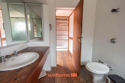 Casa de Praia no Guaruja com acesso a Praia in Praia de Pernambuco