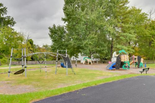 Work From Home Stylish Apartment in Cheverly! in เชเวอร์ลี (แมรีแลนด์)