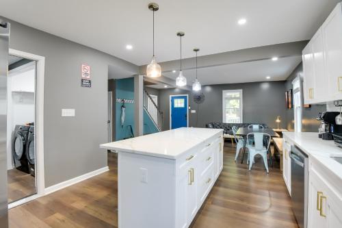 1 Mi to Metro Stop WFH-Friendly Hub in Cheverly in เชฟเวอร์ลี