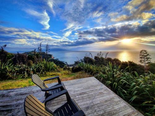 XSPOT Cliff House apartment, secluded 4WD location in Great Barrier Island