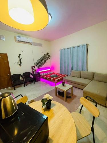 Room attached toilet for 4 pax with tv in Madinat Zayid