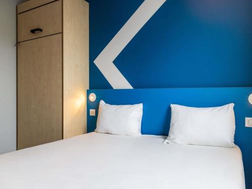 1 double bed, 1 twin bed